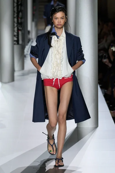 Look 3